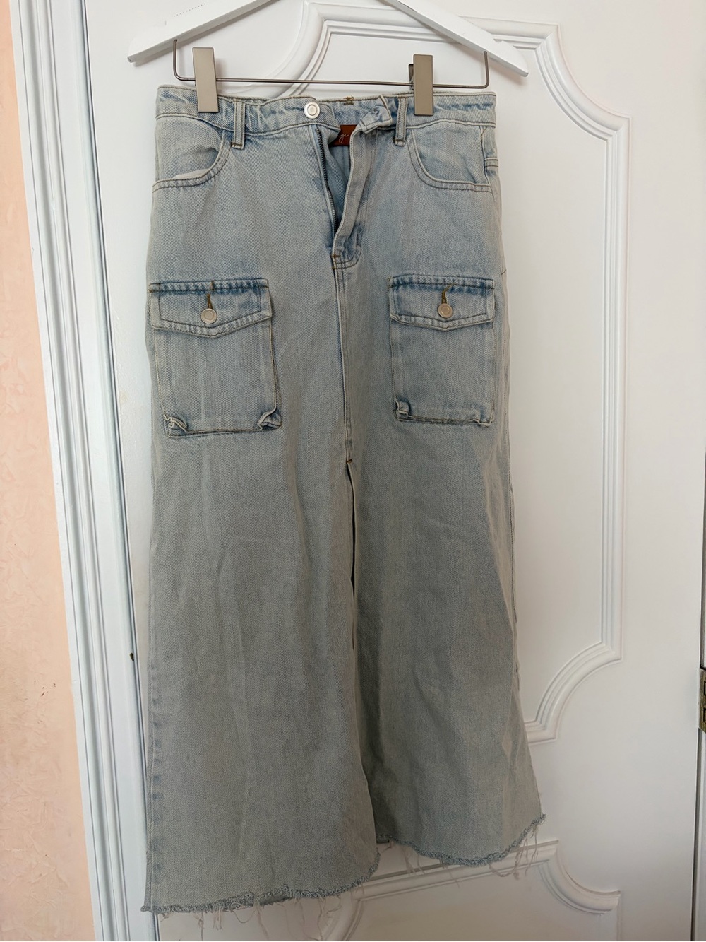 Beige Botany Women’s Light Wash Denim Cargo Wide Leg Jeans Raw Hem Size S
